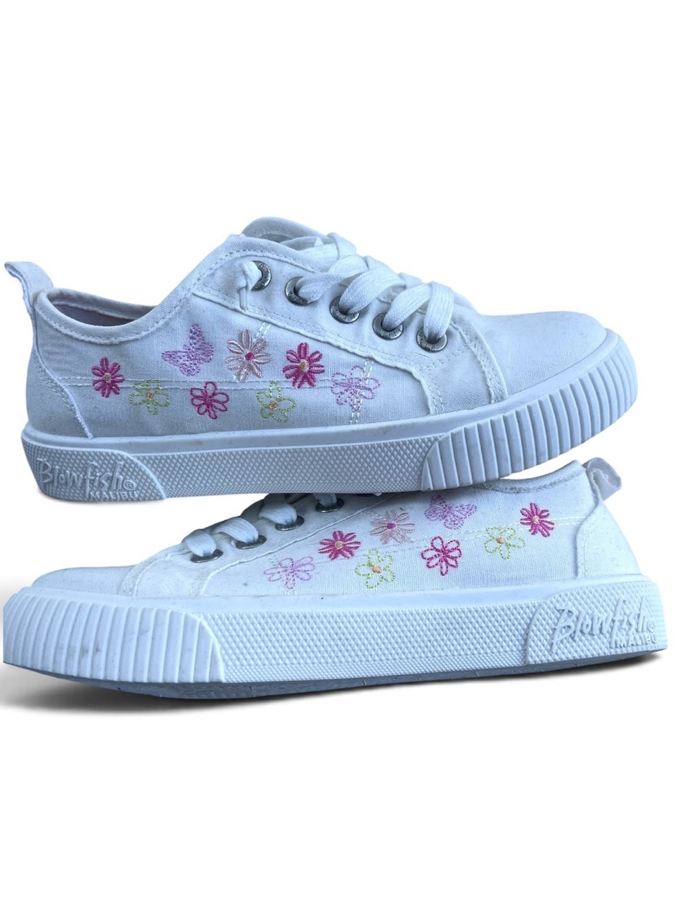 Blowfish Malibu Carly Floral Embroidered White Canvas Sneakers Shoes Size 5M